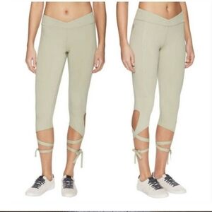 Free People Movement TurnOut Tie Leg Capri Leggings Size Sm Sage Green